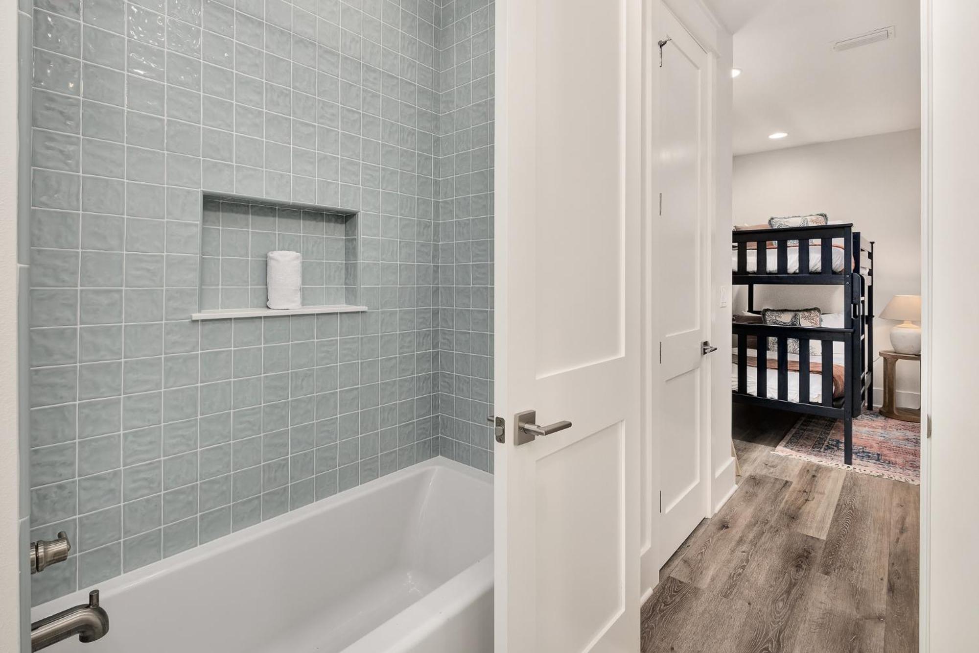Shellabrate Good Times A Brand New Home For 2024 Only 3 Blocks To The Beach With Community Pool Санта Роса Бийч Екстериор снимка
